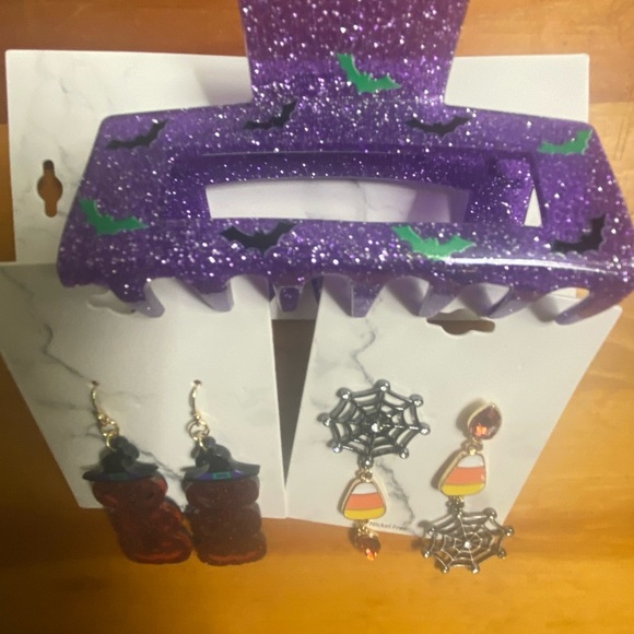 FREE W/ $15 PURCHASE Set of New Halloween pierced earring and hair clip set. - Picture 4 of 4